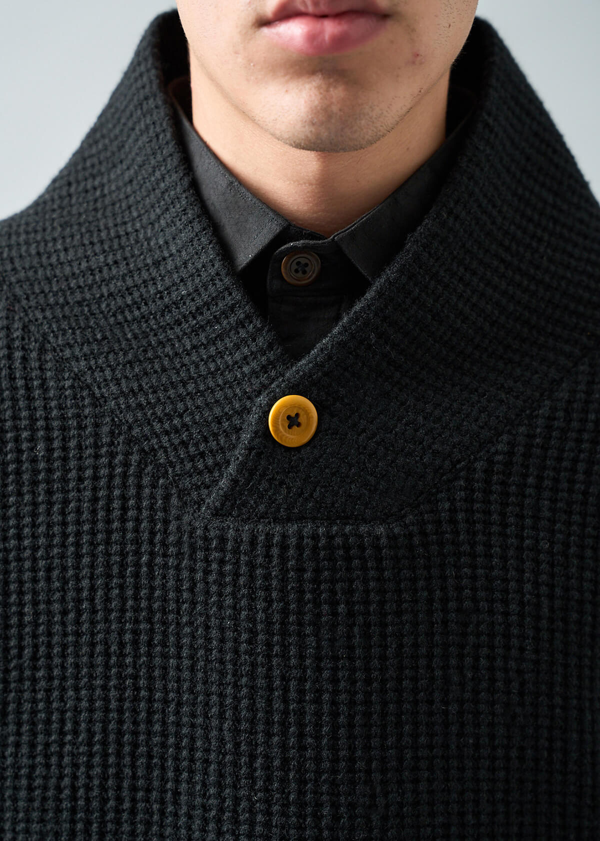 Loft-Grid Shawl Black